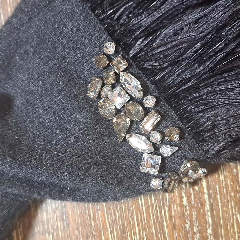 Neiman Marcus Cashmere Sweater Gray Embellished Ostrich Feathers Size Medium - Picture 13 of 16